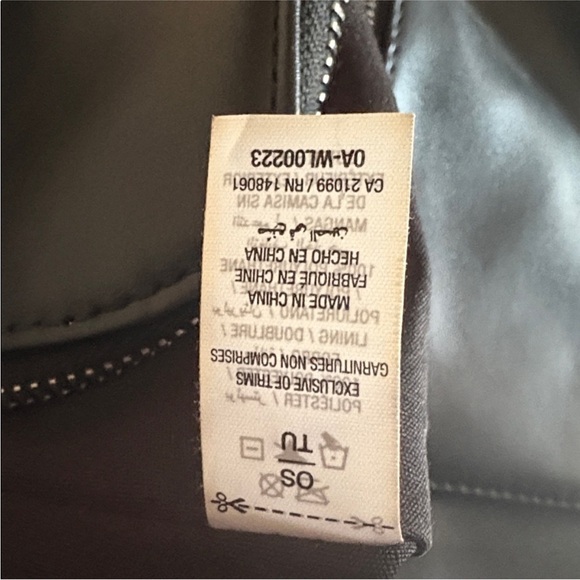 Sleek Black Convertible Backpack - Picture 4 of 4